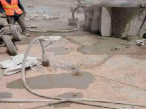 平原水泥混凝土路面板底注浆技术 路面脱空注浆整治方案