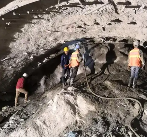 平原拱顶带模注浆料的施工流程及注意事项